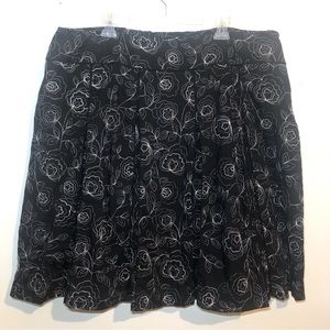 Nine West Pleated Black and White Floral Print Skirt, size 22W.